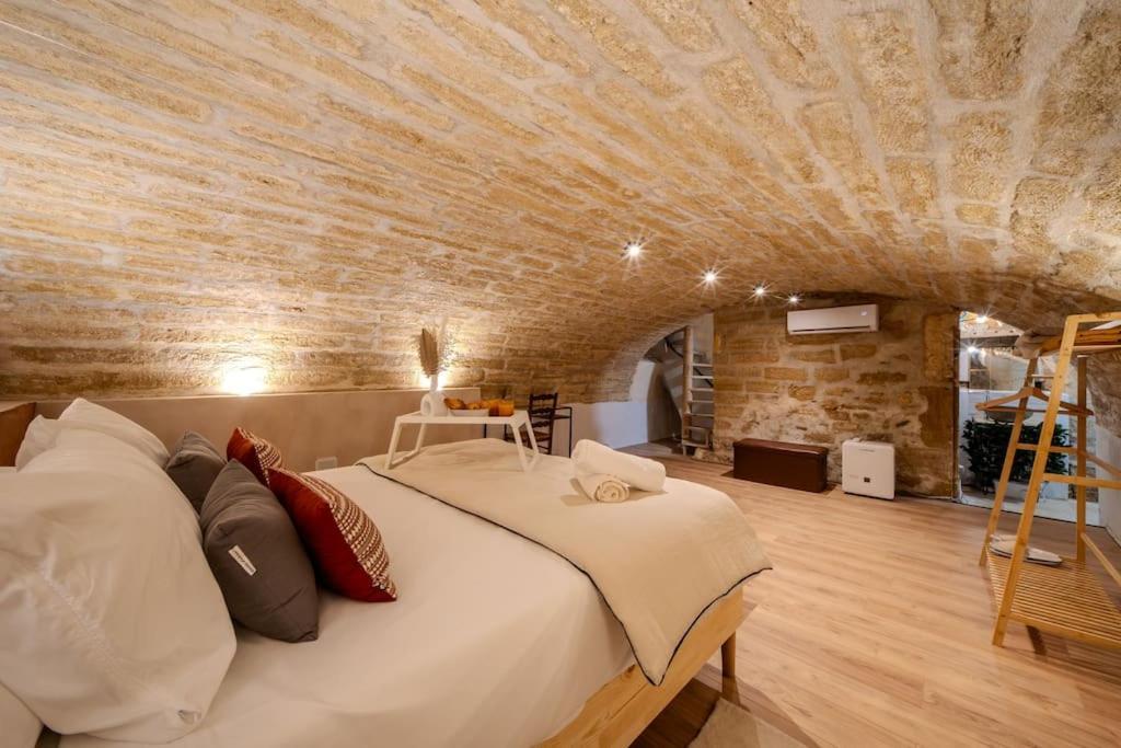 La Suite Eximia Avec Patio - Parking Souterrain Inclus - Centre Historique Μονπελιέ Εξωτερικό φωτογραφία